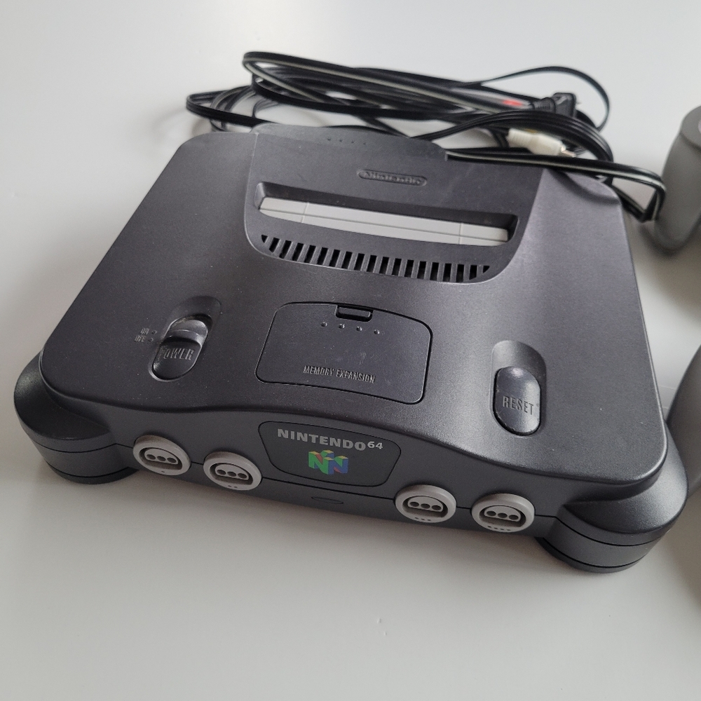 Nintendo Console with Gray Controllers - Picture 2 of 14